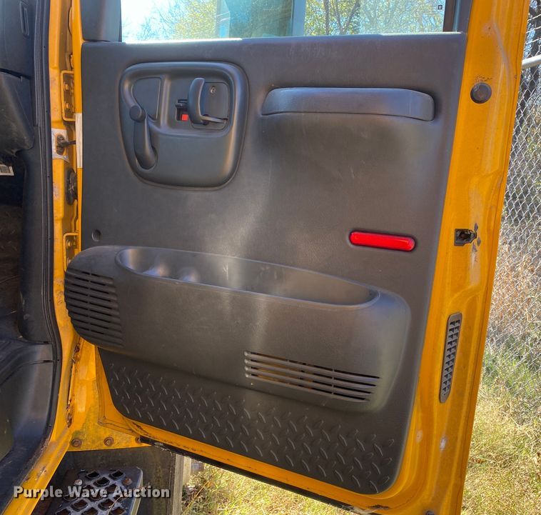 image for item DN8061 2005 GMC C8500  dump truck