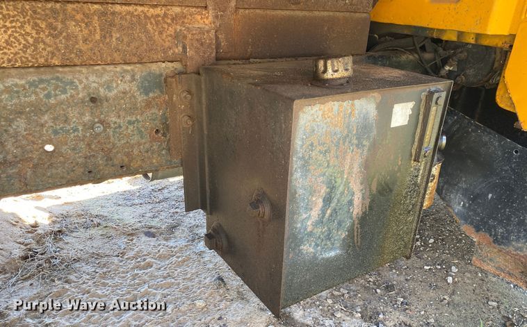 image for item DN8061 2005 GMC C8500  dump truck