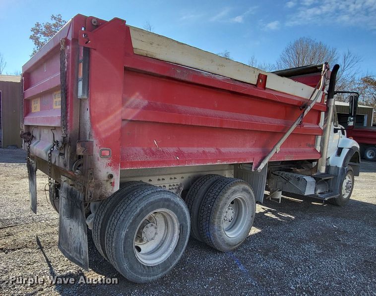 image for item DO3472 2013 International WorkStar 7500  dump truck