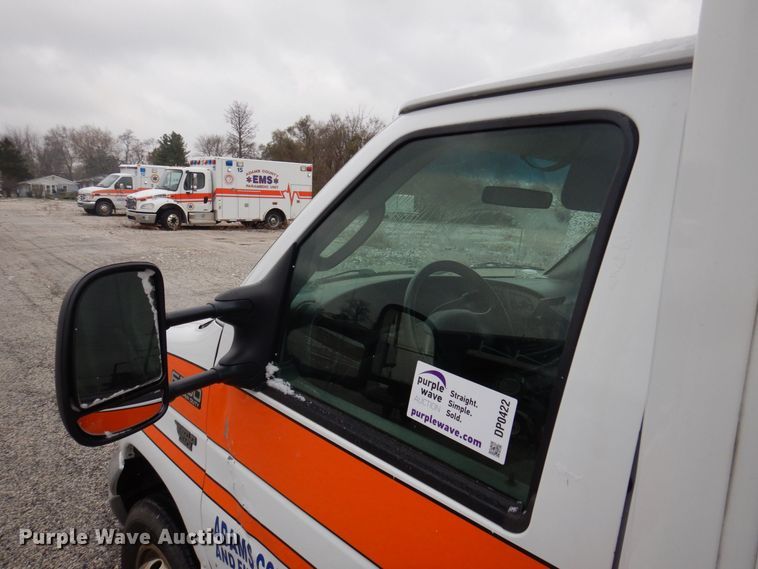 image for item DP0422 2003 Ford E350 Super Duty  ambulance