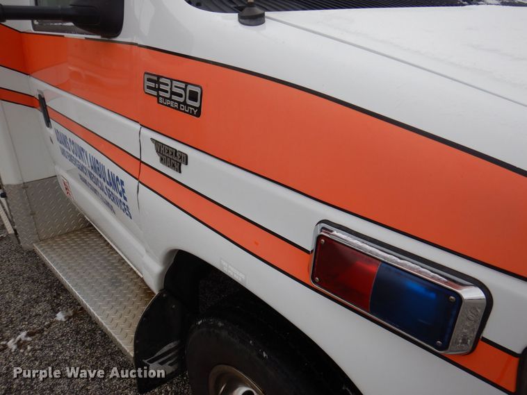 image for item DP0422 2003 Ford E350 Super Duty  ambulance