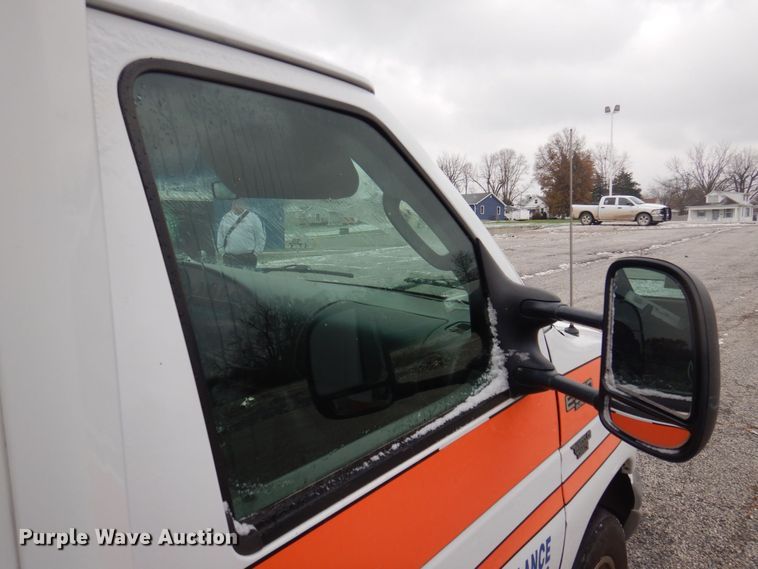 image for item DP0422 2003 Ford E350 Super Duty  ambulance