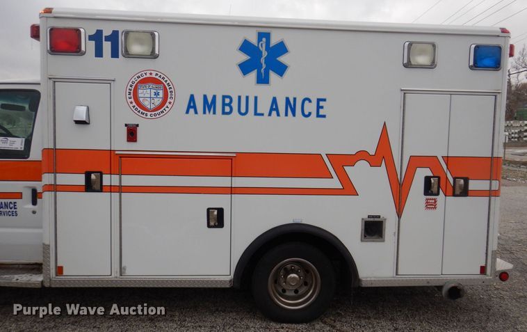 image for item DP0422 2003 Ford E350 Super Duty  ambulance