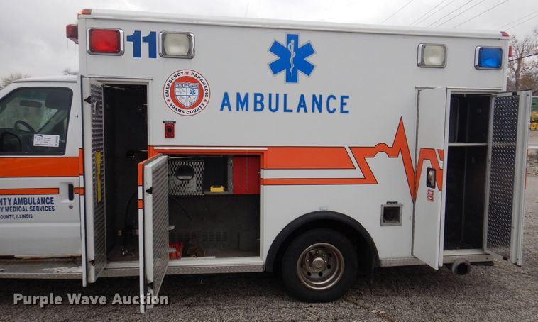 image for item DP0422 2003 Ford E350 Super Duty  ambulance