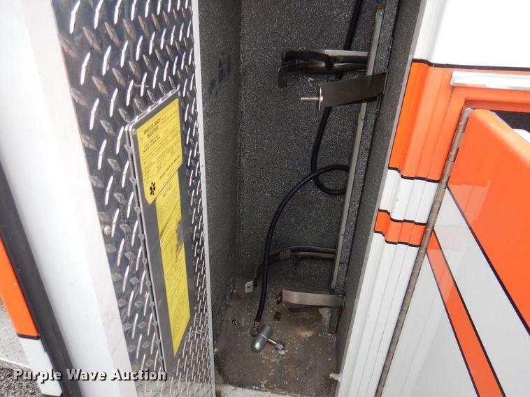 image for item DP0422 2003 Ford E350 Super Duty  ambulance