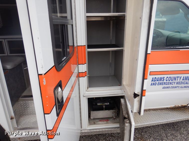 image for item DP0422 2003 Ford E350 Super Duty  ambulance