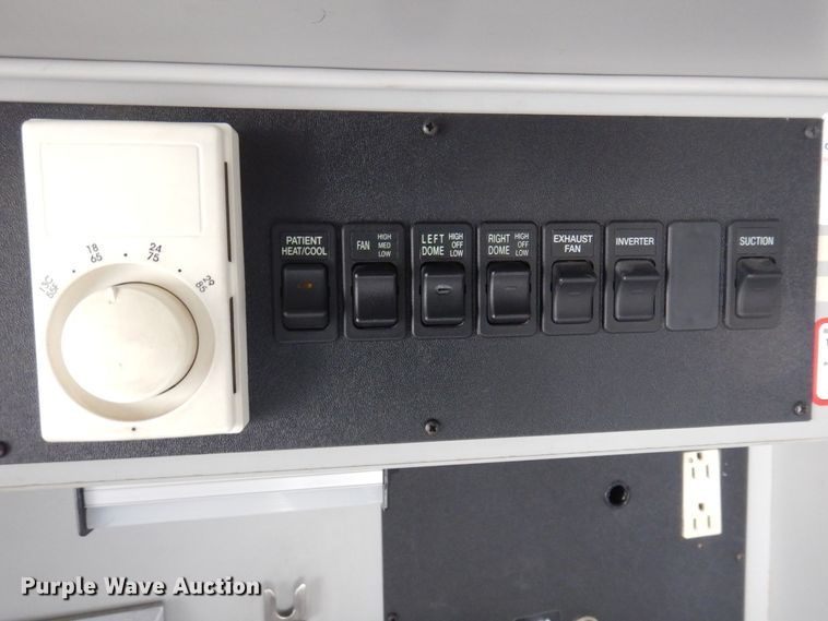 image for item DP0422 2003 Ford E350 Super Duty  ambulance