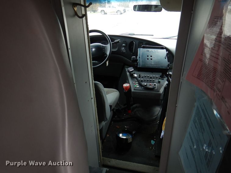 image for item DP0422 2003 Ford E350 Super Duty  ambulance