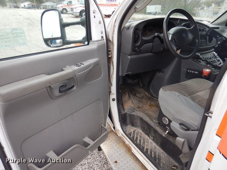 image for item DP0422 2003 Ford E350 Super Duty  ambulance