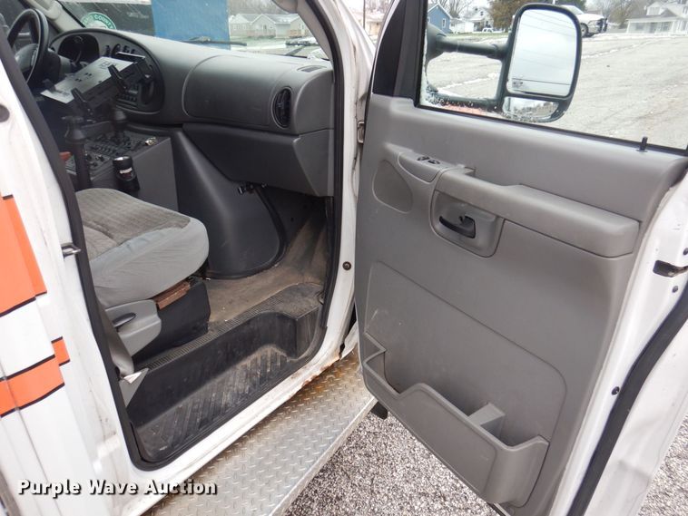 image for item DP0422 2003 Ford E350 Super Duty  ambulance