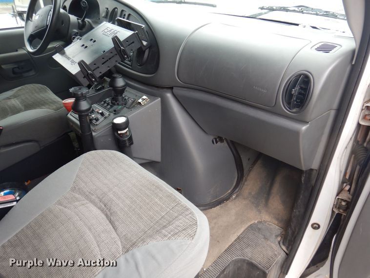 image for item DP0422 2003 Ford E350 Super Duty  ambulance