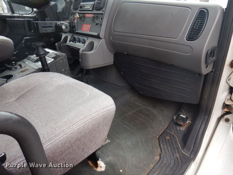 image for item DP0423 2010 Freightliner Business Class M2  ambulance