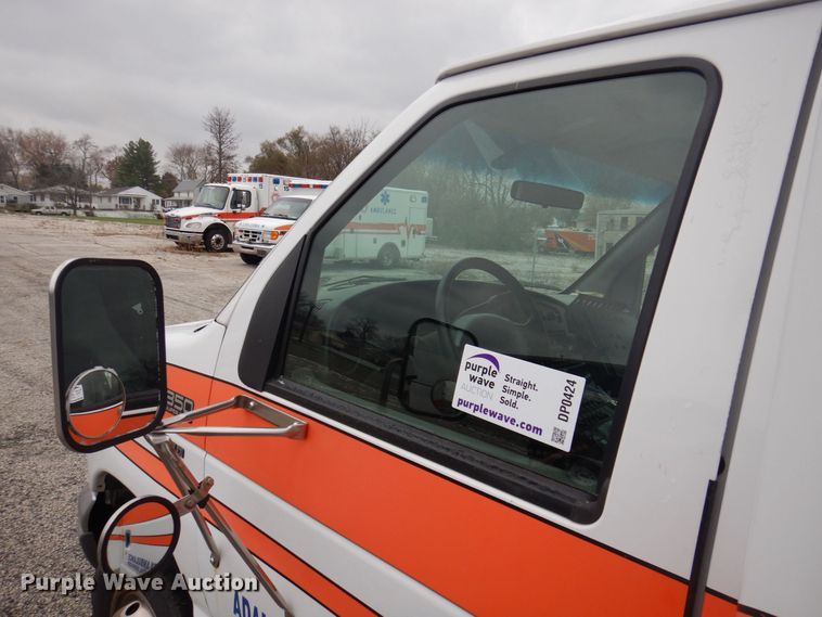 image for item DP0424 1999 Ford E350 Super Duty  ambulance