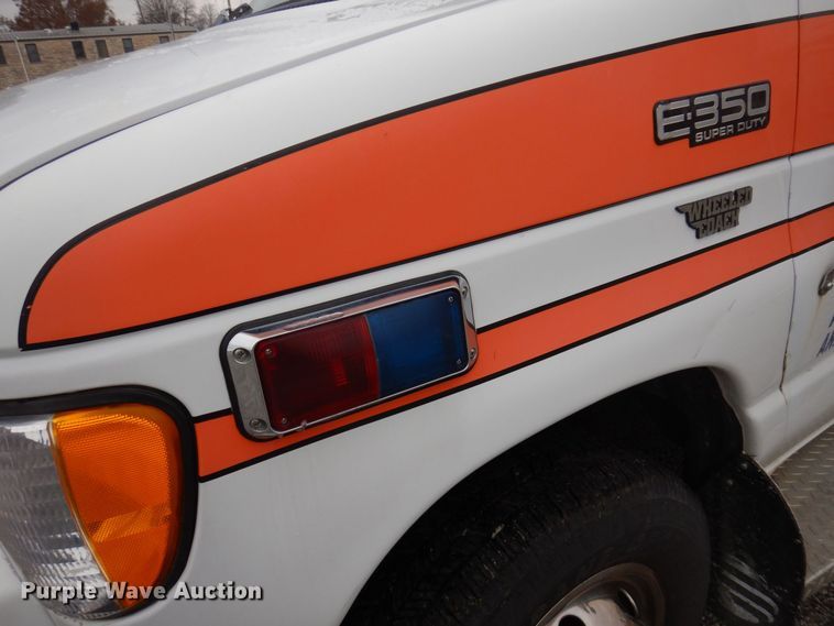 image for item DP0424 1999 Ford E350 Super Duty  ambulance