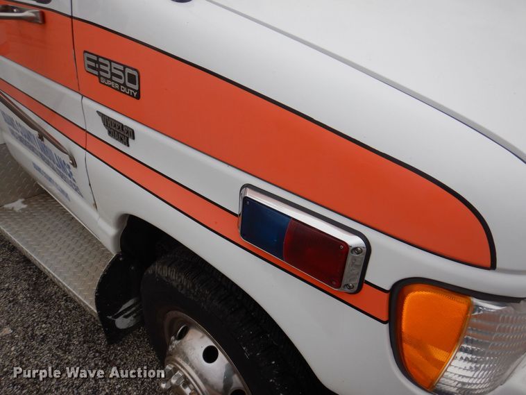 image for item DP0424 1999 Ford E350 Super Duty  ambulance