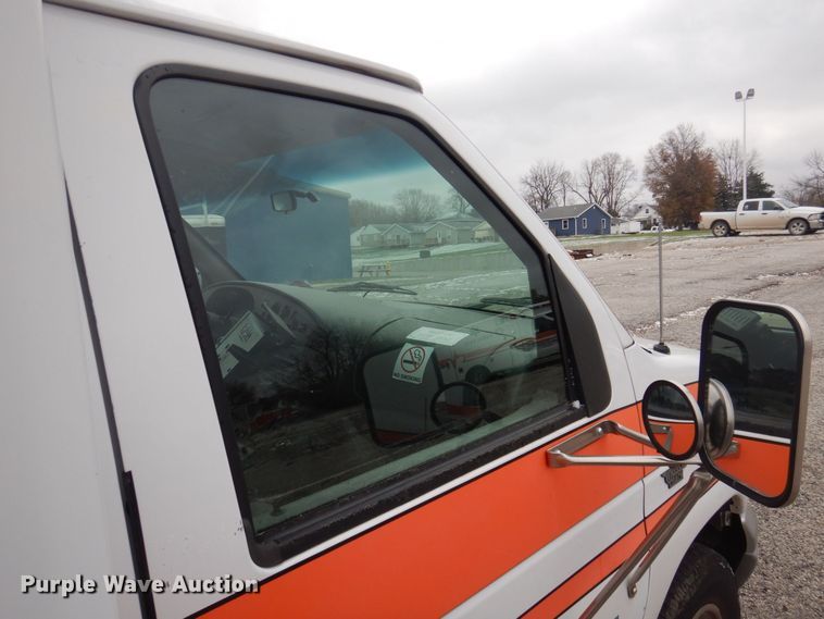 image for item DP0424 1999 Ford E350 Super Duty  ambulance