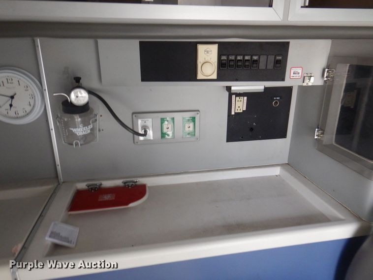 image for item DP0424 1999 Ford E350 Super Duty  ambulance