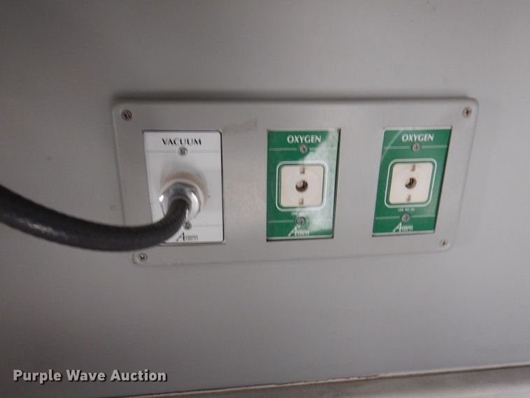 image for item DP0424 1999 Ford E350 Super Duty  ambulance