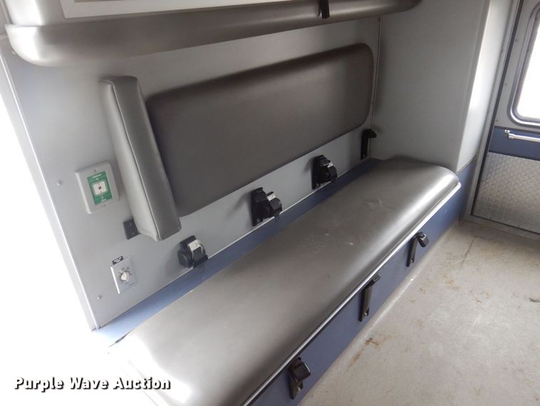 image for item DP0424 1999 Ford E350 Super Duty  ambulance