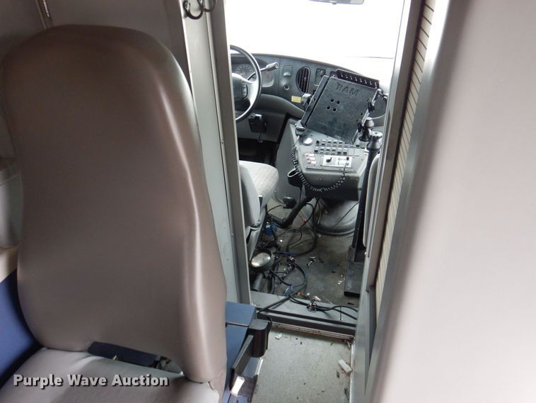 image for item DP0424 1999 Ford E350 Super Duty  ambulance