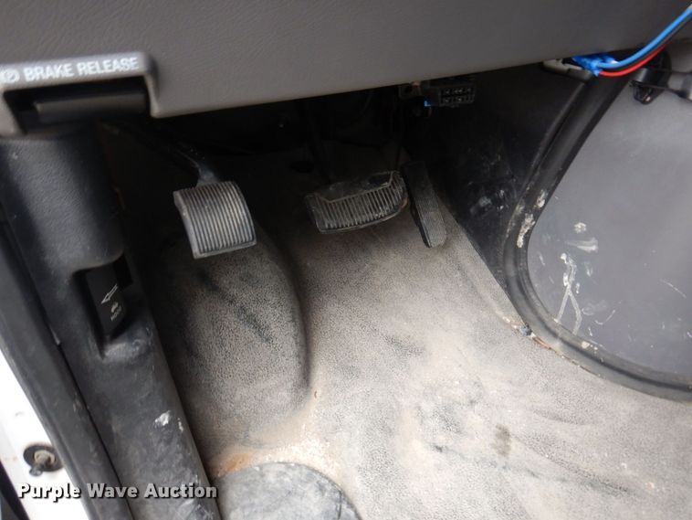 image for item DP0424 1999 Ford E350 Super Duty  ambulance