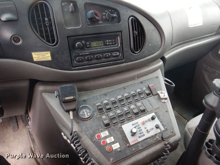 image for item DP0424 1999 Ford E350 Super Duty  ambulance