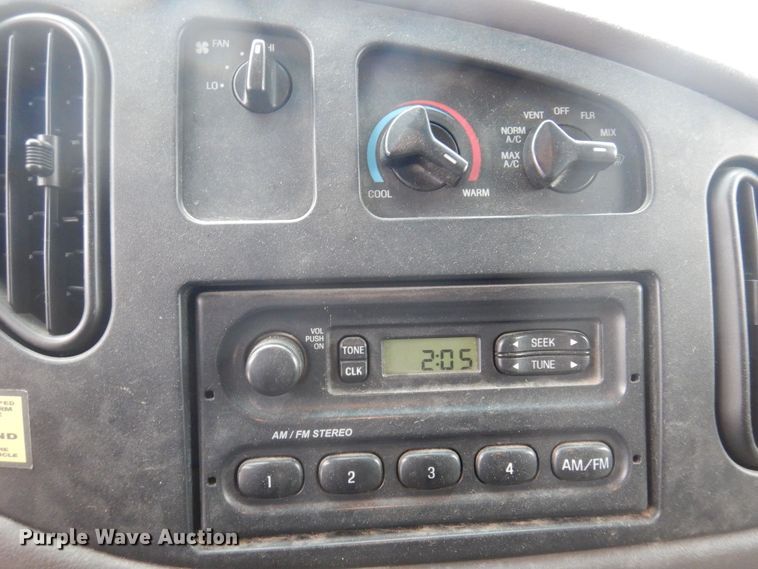 image for item DP0424 1999 Ford E350 Super Duty  ambulance