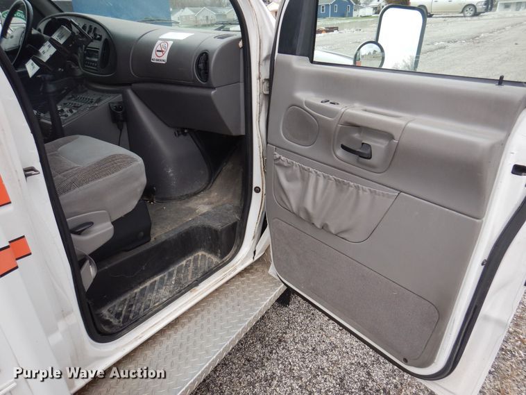 image for item DP0424 1999 Ford E350 Super Duty  ambulance