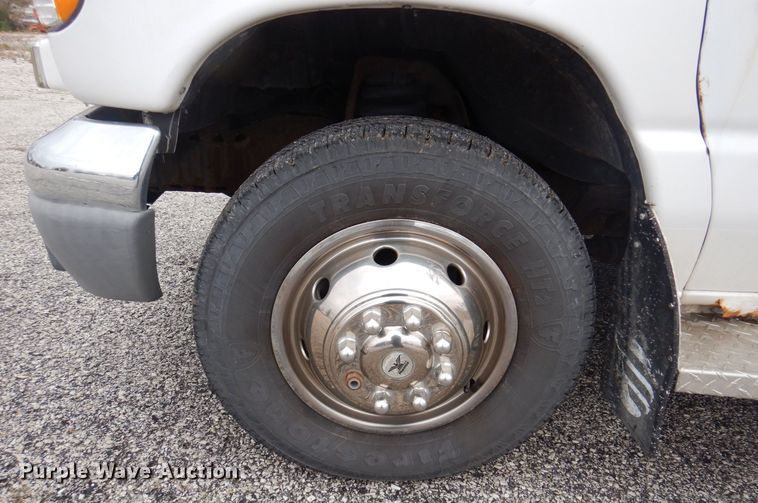 image for item DP0424 1999 Ford E350 Super Duty  ambulance