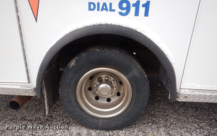 image for item DP0424 1999 Ford E350 Super Duty  ambulance