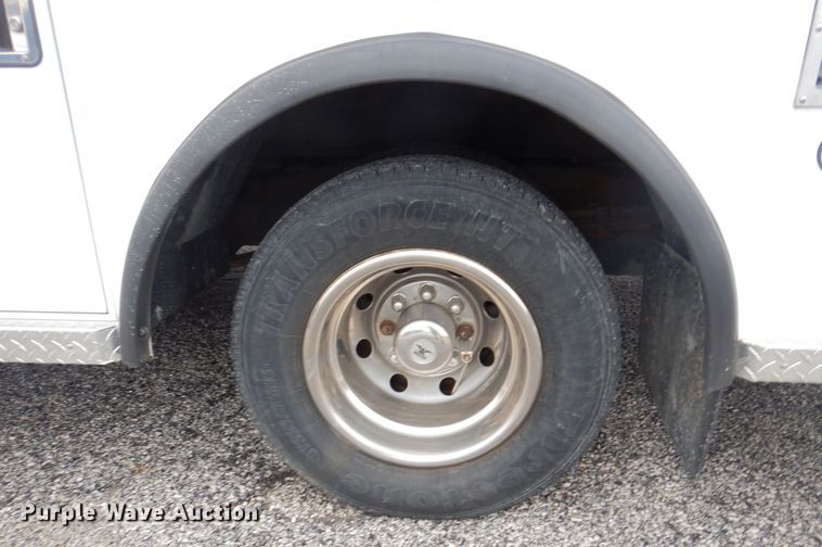 image for item DP0424 1999 Ford E350 Super Duty  ambulance