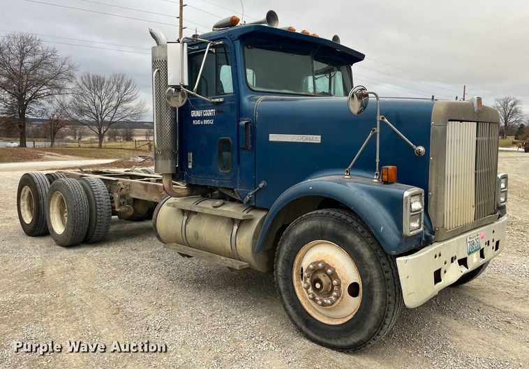 image for item DP0446 1987 International F9370  truck cab and chassis