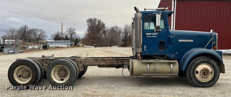 image for item DP0446 1987 International F9370  truck cab and chassis