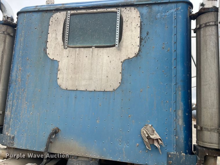 image for item DP0446 1987 International F9370  truck cab and chassis