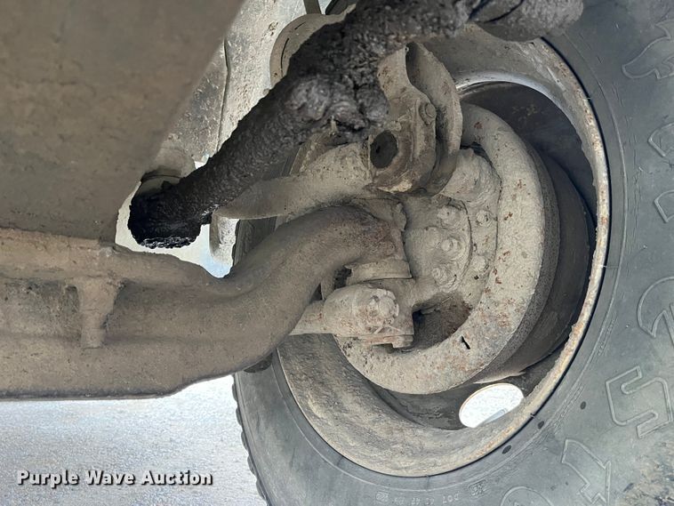 image for item DP0446 1987 International F9370  truck cab and chassis