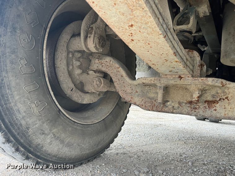 image for item DP0446 1987 International F9370  truck cab and chassis