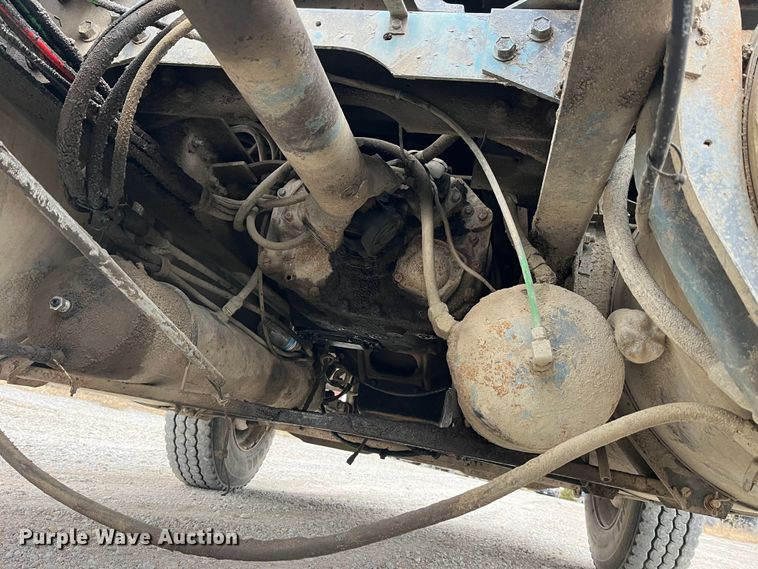 image for item DP0446 1987 International F9370  truck cab and chassis