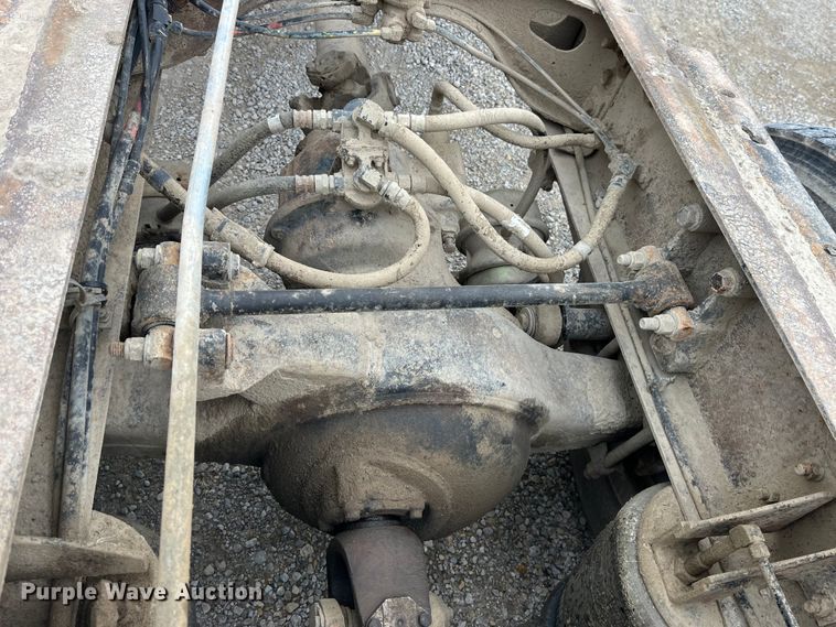 image for item DP0446 1987 International F9370  truck cab and chassis