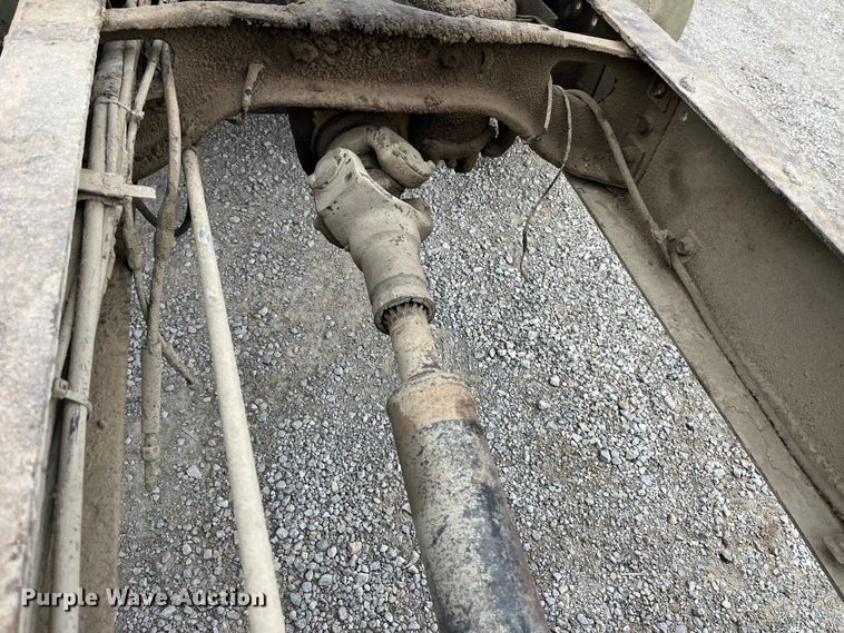 image for item DP0446 1987 International F9370  truck cab and chassis