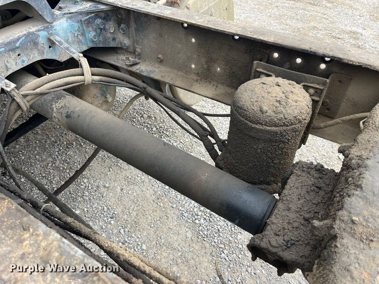 image for item DP0446 1987 International F9370  truck cab and chassis