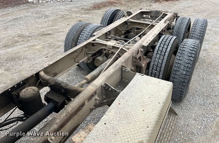 image for item DP0446 1987 International F9370  truck cab and chassis