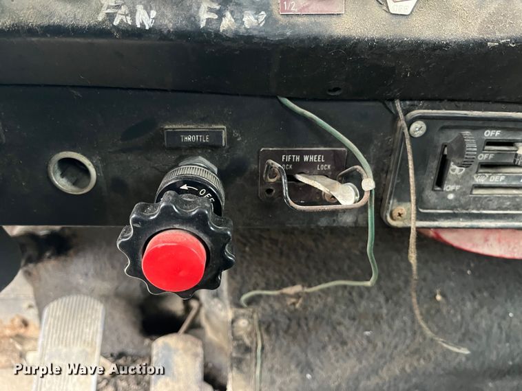 image for item DP0446 1987 International F9370  truck cab and chassis