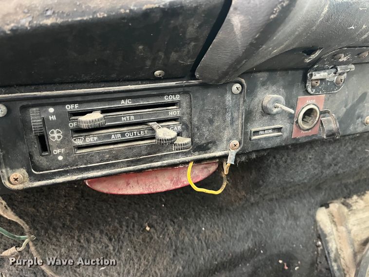 image for item DP0446 1987 International F9370  truck cab and chassis