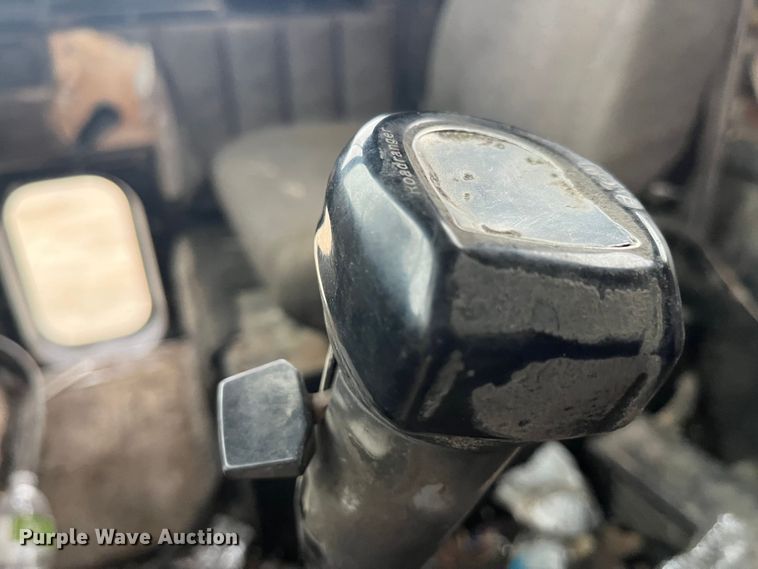 image for item DP0446 1987 International F9370  truck cab and chassis