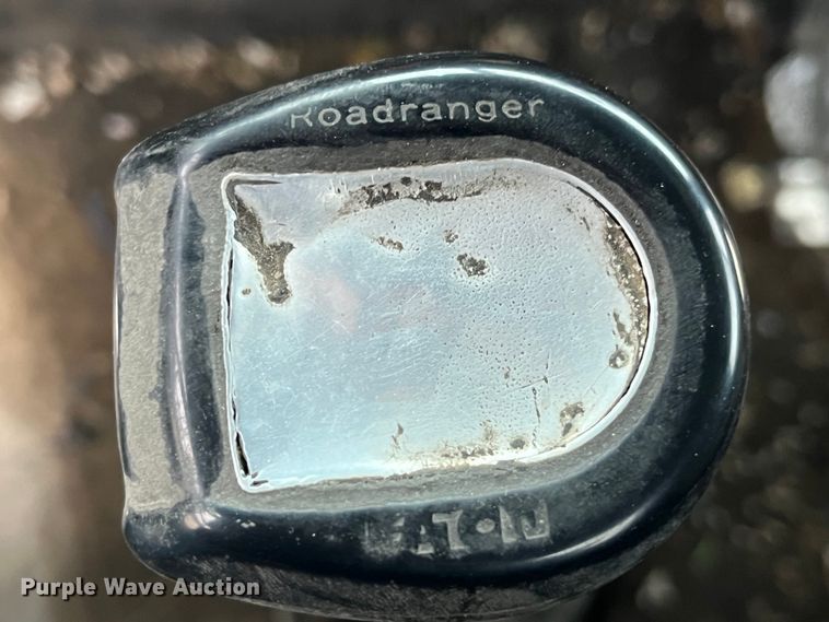 image for item DP0446 1987 International F9370  truck cab and chassis