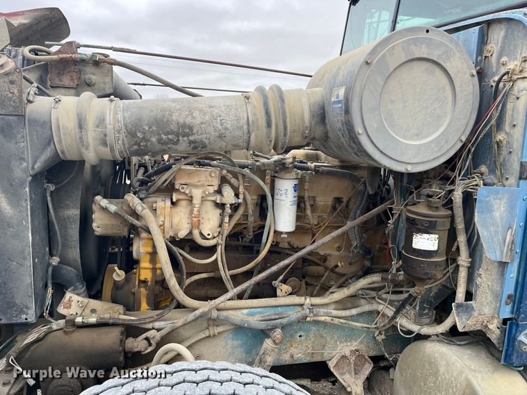 image for item DP0446 1987 International F9370  truck cab and chassis