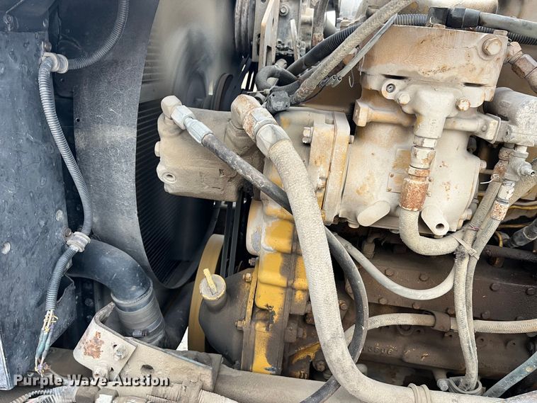 image for item DP0446 1987 International F9370  truck cab and chassis