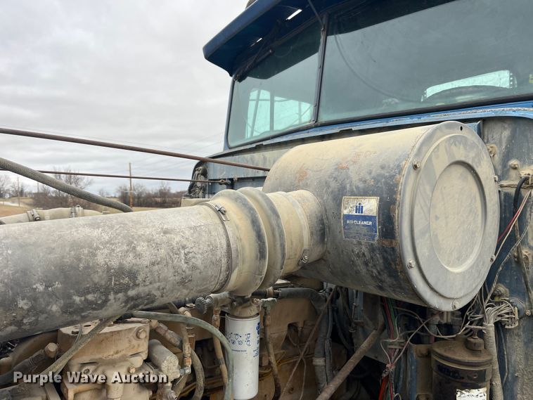 image for item DP0446 1987 International F9370  truck cab and chassis