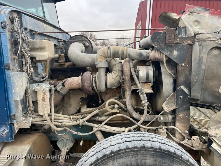 image for item DP0446 1987 International F9370  truck cab and chassis