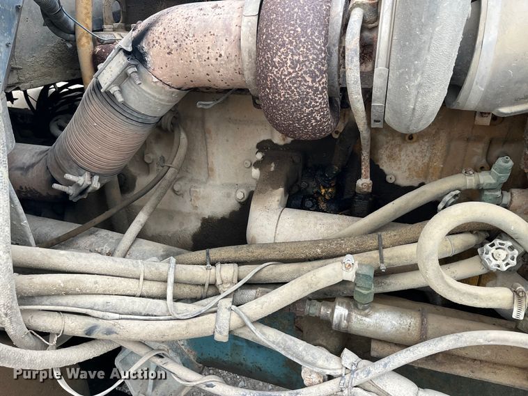 image for item DP0446 1987 International F9370  truck cab and chassis